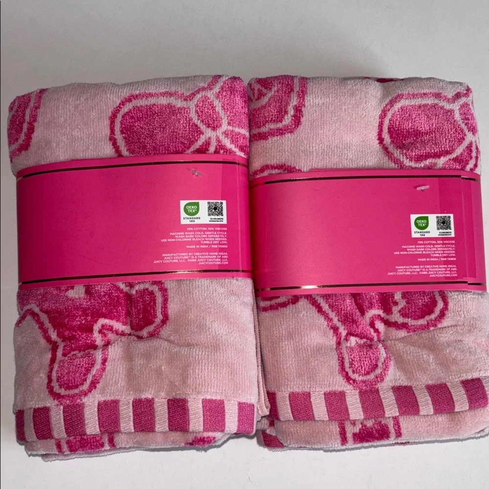 Juicy Couture Pink GINGERBREAD AND BOWS Hand Towels NWT SET OF TWO PINK GINGEY